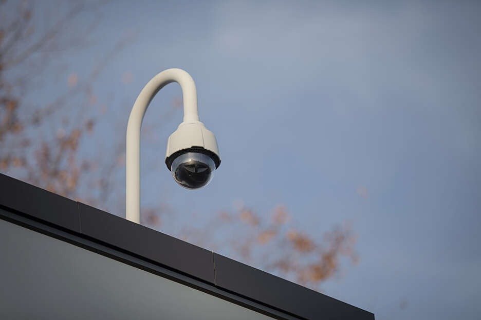 White dome CCTV camera installed on a modern building against a blue sky, representing CCTV monitoring service UK and 24/7 live CCTV monitoring.
Which is the best CCTV monitoring company in UK